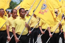 ประธานหอการค้าและคณะกรรมการ ร่วมกิจกรรมเดิน วิ่ง ปั่น ธงตราสัญลักษณ์งานเฉลิมพระเกียรติพระบาทสมเด็จพระเจ้าอยู่หัว เนื่องในโอกาสพระราชพิธีมหามงคลเฉลิมพระชนมพรรษา ๖ รอบ ๒๘ กรกฎาคม ๒๕๖๗ จุดที่ 1  เวลา 09.00 น. ประธานหอการค้าฯ ร่วมถือธงตราสัญลักษณ์ที่สะพานเทพห