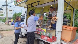 วันที่ 21 มิถุนายน 2567 เวลา 17.00 น. คณะกรรมการหอการค้าฯ ร่วมลงพื้นที่ เชิญคนในพื้นที่ ประชุมประชาคม โครงการจัดตั้งศูนย์จำหน่ายสินค้าเกษตรปลอดภัย ณ พื้นที่ สปก. ฉะเชิงเทรา 