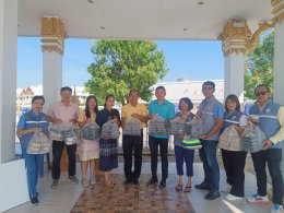 วันอังคารที่ 12 พฤศจิกายน 2567  เวลา 09.00-10.00 น. ดร. จิตกร เผด็จศึกประธานหอการค้าฯ และคณะกรรมการ ร่วมแจกข้าวกล่องจำนวน 2,000 กล่อง เพื่อให้นักเรียน นักศึกษา เจ้าหน้าที่ ที่ร่วมพิธีขบวนแห่หลวงพ่อโสธรทางบก ในงานนมัสการหลวงพ่อโสธรและงานประจำปีจังหวัดฉะเชิ