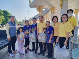 วันอังคารที่ 12 พฤศจิกายน 2567  เวลา 09.00-10.00 น. ดร. จิตกร เผด็จศึกประธานหอการค้าฯ และคณะกรรมการ ร่วมแจกข้าวกล่องจำนวน 2,000 กล่อง เพื่อให้นักเรียน นักศึกษา เจ้าหน้าที่ ที่ร่วมพิธีขบวนแห่หลวงพ่อโสธรทางบก ในงานนมัสการหลวงพ่อโสธรและงานประจำปีจังหวัดฉะเชิ