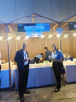 วันศุกร์ที่ 22 พฤศจิกายน 2567 เวลา 18.00 -21.00 น. หอการค้าจังหวัดฉะเชิงเทรา ร่วมงานเลี้ยงต้อนรับผู้เข้าร่วมสัมมนาหอการค้าทั่วประเทศ ครั้งที่ 42 ณ  NICE HALL 2-3 ณ สวนนงนุช พัทยา และร่วมออกบูธ ขนมของดี ของฝากจังหวัดฉะเชิงเทรา จำนวน 500 ชิ้น แจกผู้เข้าร่วม