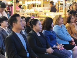 วันเสาร์ที่ 23 พฤศจิกายน 2567 เวลา 13.00 น. นายวสันต์ ศิรินภารัตน์ รองประธานหอการค้าฯ ร่วมพิธีเปิดงาน มหกรรมอาหารสุดยิ่งใหญ่ "FESTIE FOOD เจ๊พาชิม" ณ ลานกิจกรกรรมหน้า TOPS ชั้น 1 ศูนย์การค้าโรบินสันไลฟ์สไตล์ ฉะเชิงเทรา