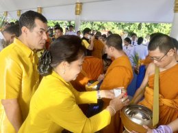 วันพฤหัสบดีที่ 5 ธันวาคม 2567 เวลา  07.00 น. หอการค้าจังหวัดฉะเชิงเทรา ร่วมพิธีตักบาตร  เวลา 8.20 น. ร่วมพิธีวางพาพุ่มดอกไม้ถวายพระราชกุศล กิจกรรมเนื่องในวันพระบรมราชสมภพ พระบาทสมเด็จพระบรมชนกาธิเบศร มหาภูมิพลอดุลยเดชมหาราช บรมนาถบพิตร วันชาติ และวันพ่อแห