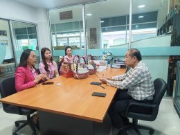 วันอังคารที่ 7 มกราคม 2568 เวลา 09.00 น นางอรสา หนูกระแสร์ ผู้อำนวยการเขตธนาคารออมสิน สาขาฉะเชิงเทรา เข้าพบเพื่อแนะนำตัว และสวัสดีปีใหม่ ดร. จิตกร เผด็จศึก ประธานหอการค้าฯ ณ สำนักงานหอการค้าจังหวัดฉะเชิงเทรา