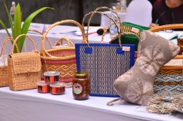 วันพุธที่ 22 มกราคม 2558 เวลา 9.30 น. นายทนงศักดิ์ ทรัพย์เฟื่องฟูกรรมการหอการค้า ร่วมประชุมโครงการส่งเสริมกระบวนการเครือข่ายองค์ความรู้ (Knowledge-Based OTOP :KBO) จังหวัดฉะเชิงเทรา ณ ห้องบางตลาดโรงแรมที วินเทจ อ.บางคล้า จ.ฉะเชิงเทรา