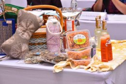 วันพุธที่ 22 มกราคม 2558 เวลา 9.30 น. นายทนงศักดิ์ ทรัพย์เฟื่องฟูกรรมการหอการค้า ร่วมประชุมโครงการส่งเสริมกระบวนการเครือข่ายองค์ความรู้ (Knowledge-Based OTOP :KBO) จังหวัดฉะเชิงเทรา ณ ห้องบางตลาดโรงแรมที วินเทจ อ.บางคล้า จ.ฉะเชิงเทรา