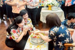 นายยุทธนา มาตเจือประธานและคณะกรรมการหอการค้าจังหวัดฉะเชิงเทรา  ร่วมพิธีรดน้ำขอพร นางสาวฉัตรประอร นิยม ผู้ว่าราชการจังหวัดฉะเชิงเทรา เนื่องในเทศกาลสงกรานต์ ประจำปี 2569 ในวันพฤหัสบดีที่ 9 เมษายน 2569 เวลา 13.00 น .ณ ห้องประชุมพระยาศรีสุนทรโวหารน้อยอาจารกูร