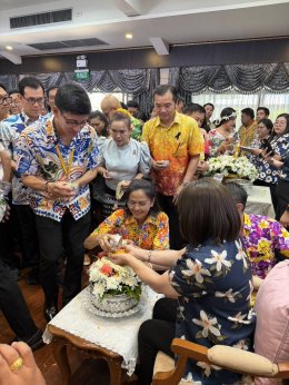 นายยุทธนา มาตเจือประธานและคณะกรรมการหอการค้าจังหวัดฉะเชิงเทรา  ร่วมพิธีรดน้ำขอพร นางสาวฉัตรประอร นิยม ผู้ว่าราชการจังหวัดฉะเชิงเทรา เนื่องในเทศกาลสงกรานต์ ประจำปี 2569 ในวันพฤหัสบดีที่ 9 เมษายน 2569 เวลา 13.00 น .ณ ห้องประชุมพระยาศรีสุนทรโวหารน้อยอาจารกูร