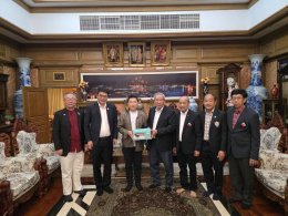 ประธานและคณะผู้บริหาร บริษัท BYD  เข้าพบ นายพินิจ จารุสมบัติ ประธานสภาวัฒนธรรมไทย-จีนและ ส่งเสริมความสัมพันธ์ และดร. จิตรกร เผด็จศึกประธานหอการค้าฯ มาปรึกษาเรื่องตั้งโรงงานแบตเตอรี่ในประเทศไทย ในวันอาทิตย์ที่ 9 กุมภาพันธ์ 2568  ณ สภาวัฒนธรรมไทย-จีนและ ส่ง