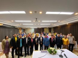 วันอังคารที่ 11 - วันอังคาร 12 กุมภาพันธ์ 2568 นายจอมพงษ์ ชูทับทิม เลขาธิการหอการค้า ร่วมประชุมเชิงปฏิบัติการโครงการส่งเสริมกระบวนการเครือข่ายองค์ความรู้ (Knowledge - Based OTOP : KBO) จังหวัดฉะเชิงเทรา ณ ห้องบางตลาด โรงแรมที วินเทจ ต.ท่าทองหลาง อ.บางคล้า