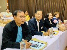 วันอังคารที่ 11 - วันอังคาร 12 กุมภาพันธ์ 2568 นายจอมพงษ์ ชูทับทิม เลขาธิการหอการค้า ร่วมประชุมเชิงปฏิบัติการโครงการส่งเสริมกระบวนการเครือข่ายองค์ความรู้ (Knowledge - Based OTOP : KBO) จังหวัดฉะเชิงเทรา ณ ห้องบางตลาด โรงแรมที วินเทจ ต.ท่าทองหลาง อ.บางคล้า