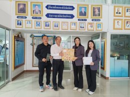 นางสาวปารดา ภัสสร ผู้จัดการฝ่ายการตลาดโรบินสัน สาขาฉะเชิงเทรา เข้าพบ ดร. จิตรกร เผด็จศึก ประธานหอการค้าฯ เพื่อสวัสดีปีใหม่ ณ สำนักงานหอการค้าจังหวัดฉะเชิงเทรา