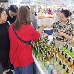 วันพฤหัสบดีที่ 20 กุมภาพันธ์ 2568 เวลา 15:00 น. นายจอมพงษ์ ชูทับทิม เลขาธิการหอการค้า ร่วมพิธีเปิดงาน "Thailand Local SDGs Expo @ Phatunthani"  ณ ศูนย์การค้าฟิวเจอร์พาร์ รังสิต Alive Park Hall ชั้น G ต.ประชาธิปัตย์ อ.ธัญบุรี จ.ปทุมธานี