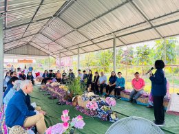 วันพฤหัสบดีที่ 27 กุมภาพันธ์ 268 เวลา 9.00 น. นายทนงศักดิ์ทรัพย์เฟื่องฟู กรรมการหอการค้า ร่วมต้อนรับคณะการพิจารณาและติดตามการประเมินผล ของหน่วยบริหารและจัดการทุนด้านการพัฒนาระดับพื้นที่ (บพท.) ณ กลุ่มวิสาหกิจชุมชนหัตถกรรมและการแปรรูปข้าวปลาอาหาร (นาป้าฝน)