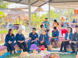 วันพฤหัสบดีที่ 27 กุมภาพันธ์ 268 เวลา 9.00 น. นายทนงศักดิ์ทรัพย์เฟื่องฟู กรรมการหอการค้า ร่วมต้อนรับคณะการพิจารณาและติดตามการประเมินผล ของหน่วยบริหารและจัดการทุนด้านการพัฒนาระดับพื้นที่ (บพท.) ณ กลุ่มวิสาหกิจชุมชนหัตถกรรมและการแปรรูปข้าวปลาอาหาร (นาป้าฝน)