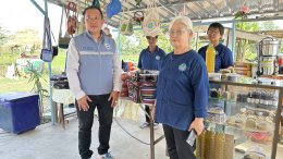 วันพฤหัสบดีที่ 27 กุมภาพันธ์ 268 เวลา 9.00 น. นายทนงศักดิ์ทรัพย์เฟื่องฟู กรรมการหอการค้า ร่วมต้อนรับคณะการพิจารณาและติดตามการประเมินผล ของหน่วยบริหารและจัดการทุนด้านการพัฒนาระดับพื้นที่ (บพท.) ณ กลุ่มวิสาหกิจชุมชนหัตถกรรมและการแปรรูปข้าวปลาอาหาร (นาป้าฝน)