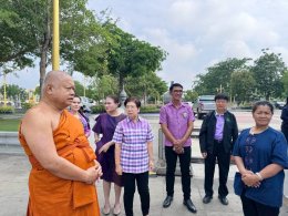 วันศุกร์ที่ 4 เมษายน 2568 เวลา 9.00 น. ดร. จิตรกรเผด็จศึกประธานอาวุโสนายยุทธนามาดเจือประธานหอการค้า ร่วมการดำเนินงานโครงการ "วัดโสธรฯ มีรักปลูกผักแบ่งปัน" ณ แปลงผัก วัดโสธรรวราม วรวิหาร อ.เมืองฉะเชิงเทรา จ.ฉะเชิงเทรา