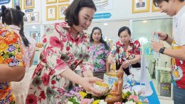 หอการค้าจังหวัดฉะเชิงเทรา จัดกิจกรรมสืบสานประเพณีสงกรานต์และรดน้ำขอพรผู้ใหญ่ ประจำปี พ.ศ 2569 ซึ่งเป็นประเพณีวันขึ้นปีใหม่ของไทยและเพื่อเป็นการร่วมสืบสานวัฒนธรรมอันดีงาม  ในวันศุกร์ที่ 17 เมษายน 2569 เวลา 10.00 น.ณ อาคารหอการค้าจังหวัดฉะเชิงเทรา