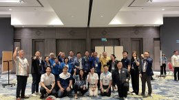 วันที่ 31 พฤษภาคม 2568 - 1 มิถุนายน 2568 ดร.จิตรกร เผด็จศึก ประธานอวุโส นายยุทธนา มาตเจือ ประธานหอการค้า นายจอมพงษ์ ชูทับทิม เลขาธิการ นายอาทร เสริมศักดิ์ศศิธร ประธานYEC ร่วมประชุมใหญ่หอการค้าภาค 5 ภาค ประจำปี 2568 ณ ห้องรอยัล จูบิลี่ บอลรูม ชั้น 1 อาคาร 