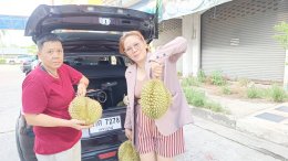 หอการค้าจังหวัดฉะเชิงเทรา ทำโครงการยกระดับสินค้า เพื่อการเกษตรจังหวัดฉะเชิงเทรา เอาใจ️คนรักทุเรียน  โดยการส่งเสริมการจำหน่ายทุเรียน (หมอนทอง)ในพื้นที่ อำเภอท่าตะเกียบ จังหวัดฉะเชิงเทรา เพื่อช่วยเหลือเกษตรกรผู้ปลูกทุเรียน จากสวนเกษตรกรโดยตรงกรรมการท่านใด