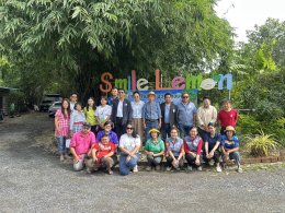 นายยุทธนา มาตเจือประธานหอการค้าและคณะกรรมการ ร่วมกิจกรรม"ชมผักในสวน ชวนทำขนม อบรมพืชกลับหัว"ในวันอาทิตย์ที่ 6 กรกฎาคม 68 เวลา 09.00 น. ผู้เข้าร่วมกิจกรรมพร้อมกัน ณ ศูนย์เรียนรู้เกษตรผสมผสาน smile lemon 09.05 น.มารู้จักศูนย์เรียนรู้ฯร่วมกัน..ผ่าน