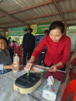 นายยุทธนา มาตเจือประธานหอการค้าและคณะกรรมการ ร่วมกิจกรรม"ชมผักในสวน ชวนทำขนม อบรมพืชกลับหัว"ในวันอาทิตย์ที่ 6 กรกฎาคม 68 เวลา 09.00 น. ผู้เข้าร่วมกิจกรรมพร้อมกัน ณ ศูนย์เรียนรู้เกษตรผสมผสาน smile lemon 09.05 น.มารู้จักศูนย์เรียนรู้ฯร่วมกัน..ผ่าน