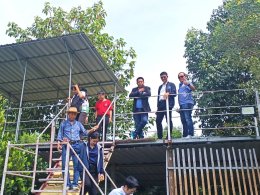 นายยุทธนา มาตเจือประธานหอการค้าและคณะกรรมการ ร่วมกิจกรรม"ชมผักในสวน ชวนทำขนม อบรมพืชกลับหัว"ในวันอาทิตย์ที่ 6 กรกฎาคม 68 เวลา 09.00 น. ผู้เข้าร่วมกิจกรรมพร้อมกัน ณ ศูนย์เรียนรู้เกษตรผสมผสาน smile lemon 09.05 น.มารู้จักศูนย์เรียนรู้ฯร่วมกัน..ผ่าน