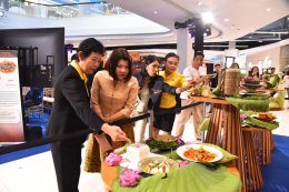 วันจันทร์ที่ 7 กรกฎาคม 2568 เวลา 13.30 น นายจอมพงษ์ ชูทับทิม  รองประธานหอการค้าฯ ร่วมพิธีเปิดกิจกรรมการแข่งขันรังสรรค์เมนูแห่งฉะเชิงเทรา ภายใต้โครงการยกระดับภูมิปัญญาสู่การรังสรรค์เมนูแห่งฉะเชิงเทรา  ณ ลานโปรโมชั่นหน้า TOP ชั้น 1 ศูนย์การค้าโรบินสันไลฟ์สไ