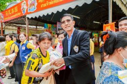 วันจันทรที่ 15 กันยายน 2568 เวลา 16.00 น. นายยุทธนา มาตเจือ ประธานหอการค้า คุณทนงศักดิ์ ทรัพย์เฟื่องฟู รองประธานหอการค้า  ร่วมงานทิ้งกระจาดประจำปี พ.ศ.2568 ประจำปี 2568 และแจกข้าวสารอาหารแห้งแก่ผู้ยากไร้ โรงเรียน - ชุมชน ณ ศาลเจ้าพ่อหลักเมืองฉะเชิงเทรา  ห