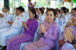 วันอังคารที่ 3 มิถุนายน 2568 เวลา 7.30 น. นายยุทธนา มาตเจือ ประธานหอการค้าจังหวัดฉะเชิงเทรา พร้อมด้วยคณะกรรมการฯ เข้าร่วมพิธีเจริญพระพุทธมนต์และทำบุญตักบาตรถวายพระราชกุศลเฉลิมพระเกียรติสมเด็จพระนางเจ้าฯ พระบรมราชินี เนื่องในโอกาสวันเฉลิมพระชนมพรรษา 3 มิถุ