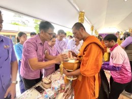 วันอังคารที่ 3 มิถุนายน 2568 เวลา 7.30 น. นายยุทธนา มาตเจือ ประธานหอการค้าจังหวัดฉะเชิงเทรา พร้อมด้วยคณะกรรมการฯ เข้าร่วมพิธีเจริญพระพุทธมนต์และทำบุญตักบาตรถวายพระราชกุศลเฉลิมพระเกียรติสมเด็จพระนางเจ้าฯ พระบรมราชินี เนื่องในโอกาสวันเฉลิมพระชนมพรรษา 3 มิถุ