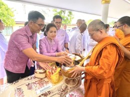 วันอังคารที่ 3 มิถุนายน 2568 เวลา 7.30 น. นายยุทธนา มาตเจือ ประธานหอการค้าจังหวัดฉะเชิงเทรา พร้อมด้วยคณะกรรมการฯ เข้าร่วมพิธีเจริญพระพุทธมนต์และทำบุญตักบาตรถวายพระราชกุศลเฉลิมพระเกียรติสมเด็จพระนางเจ้าฯ พระบรมราชินี เนื่องในโอกาสวันเฉลิมพระชนมพรรษา 3 มิถุ