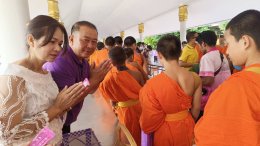 วันอังคารที่ 3 มิถุนายน 2568 เวลา 7.30 น. นายยุทธนา มาตเจือ ประธานหอการค้าจังหวัดฉะเชิงเทรา พร้อมด้วยคณะกรรมการฯ เข้าร่วมพิธีเจริญพระพุทธมนต์และทำบุญตักบาตรถวายพระราชกุศลเฉลิมพระเกียรติสมเด็จพระนางเจ้าฯ พระบรมราชินี เนื่องในโอกาสวันเฉลิมพระชนมพรรษา 3 มิถุ