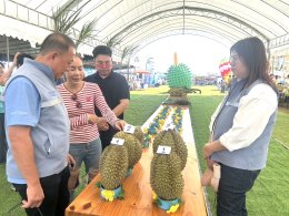 หอการค้าจังหวัดฉะเชิงเทรา ร่วม เปิดงานเทศกาลทุเรียน ท่าตะเกียบ จังหวัดฉะเชิงเทรา ในโครงการจัดงานวันเกษตรและประกวดพืชผลทางการเกษตรของดีอำเภอตะเกียบ ประจำปี 2568 วันที่ 7 มิถุนายน 2568 เวลา 9.30 น.ณ ลานเอนกประสงค์บ้านดากาาะกระทิงต.คลองตะเกรา อ. ท่าตะเกียบ จ