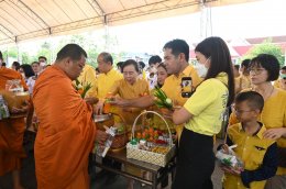 วันศุกร์ที่ 28 กรกฎาคม 2566 เวลา 7.30 น.หอการค้าจังหวัดฉะเชิงเทรา เข้าร่วมพิธีทำบุญใส่บาตรข้าวสาร อาหารแห้ง ในกิจกรรมเฉลิมพระเกียรติพระบาทสมเด็จพระเจ้าอยู่หัว เนื่องในโอกาสวันเฉลิมพระชนมพรรษา 28 กรกฎาคม 2566 ณ บริเวณพิธี สนามหน้าศาลากลางจังหวัดฉะเชิงเทรา