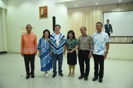 นายจิตรกร เผด็จศึก ประธานหอการค้าจังหวัดฉะเชิงเทรา ร่วมงานเนื่องในโอกาสที่ นายขจรเกียรติ รักพานิชมณี ผู้ว่าราชการจังหวัดฉะเชิงเทรา ย้ายไปดำรงตำแหน่งผู้ว่าราชการจังหวัดนครศรีธรรมราช หัวหน้าส่วนราชการที่ย้ายไปดำรงตำแหน่งใหม่ และมุทิตาจิตแด่ผู้เกษียณอายุราชก