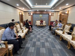 หอการค้าจังหวัดฉะเชิงเทรา ร่วมกับ ศึกษาธิการจังหวัดฉะเชิงเทรา เข้าพบ นายชลธี ยังตรง ผู้ว่าราชการจังหวัดฉะเชิงเทรา เพื่อแจ้งการดำเนินโครงการส่งเสริมทุนการศึกษาต่อในระดับปริญญาตรี ณ วิทยาลัย Hefei และมหาวิทยาลัย Anhui ประเทศจีน ให้กับนักเรียนในจังหวัดฉะเชิง