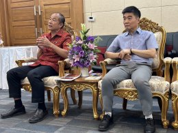 หอการค้าจังหวัดฉะเชิงเทรา ร่วมกับ ศึกษาธิการจังหวัดฉะเชิงเทรา เข้าพบ นายชลธี ยังตรง ผู้ว่าราชการจังหวัดฉะเชิงเทรา เพื่อแจ้งการดำเนินโครงการส่งเสริมทุนการศึกษาต่อในระดับปริญญาตรี ณ วิทยาลัย Hefei และมหาวิทยาลัย Anhui ประเทศจีน ให้กับนักเรียนในจังหวัดฉะเชิง