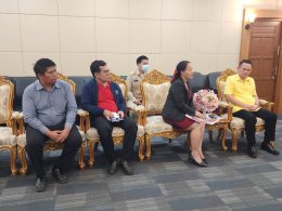 หอการค้าจังหวัดฉะเชิงเทรา ร่วมกับ ศึกษาธิการจังหวัดฉะเชิงเทรา เข้าพบ นายชลธี ยังตรง ผู้ว่าราชการจังหวัดฉะเชิงเทรา เพื่อแจ้งการดำเนินโครงการส่งเสริมทุนการศึกษาต่อในระดับปริญญาตรี ณ วิทยาลัย Hefei และมหาวิทยาลัย Anhui ประเทศจีน ให้กับนักเรียนในจังหวัดฉะเชิง