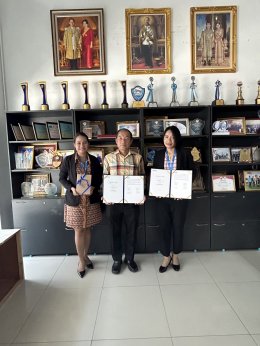 หอการค้าจังหวัดฉะเชิงเทรา ร่วมบันทึกข้อตกลงโครงการความร่วมมือ ธนาคารยูโอบี จำกัด (มหาชน) ในเรื่อง การแบ่งปันความรู้ในการสร้างความเป็นเลิศด้านการพัฒนาศักยภาพทางธุรกิจ เมื่อวันอังคารที่ 13 กุมภาพันธ์ 2567 ณ สำนักงานหอการค้าจังหวดฉะเชิงเทรา 