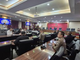วันพุธที่ 19 สิงหาคม 2569 เวลา 11.00 น. ณ ห้องประชุมมรุพงษ์ศิริพัฒน์ ชั้น 4 ศาลากลางจังหวัดฉะเชิงเทรา นายยุทธนา มาตเจือ ประธานหอการค้าจังหวัดฉะเชิงเทรา พร้อมคณะ ประชุม เรื่องขอใช้พื้นที่ สนามยิงปืน ค่ายศรีโสธร จัดกิจกรรมวิ่ง  Zero  CO2  Chachoengsao Run 2