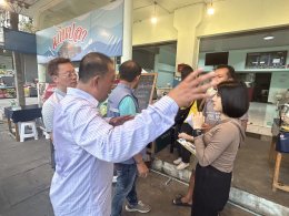 วันที่ 21 มิถุนายน 2567 เวลา 17.00 น. คณะกรรมการหอการค้าฯ ร่วมลงพื้นที่ เชิญคนในพื้นที่ ประชุมประชาคม โครงการจัดตั้งศูนย์จำหน่ายสินค้าเกษตรปลอดภัย ณ พื้นที่ สปก. ฉะเชิงเทรา 