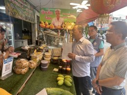 วันที่ 21 มิถุนายน 2567 เวลา 17.00 น. คณะกรรมการหอการค้าฯ ร่วมลงพื้นที่ เชิญคนในพื้นที่ ประชุมประชาคม โครงการจัดตั้งศูนย์จำหน่ายสินค้าเกษตรปลอดภัย ณ พื้นที่ สปก. ฉะเชิงเทรา 