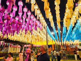 งามแต๊งามว่า แท็กชวนคู่ไปแขวนโคมกัน ️ "โคมแสนดวง" วัดพระธาตุหริภุญชัย จ.ลำพูน1 ปีมี 1 ครั้ง 