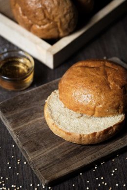 HONEY QUINOA WHOLEGRAIN BUNS