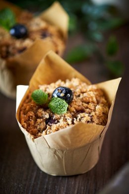 LOW-FAT BLUEBERRY CRUMBLE MUFFIN