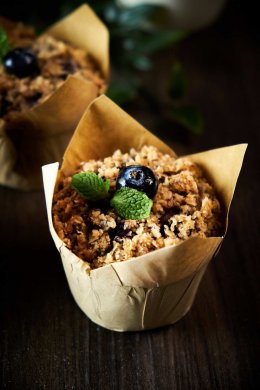 LOW-FAT BLUEBERRY CRUMBLE MUFFIN