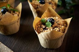 LOW-FAT BLUEBERRY CRUMBLE MUFFIN