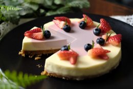 GREEK YOGURT CHEESECAKE 