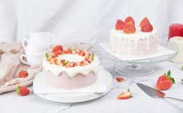 BLUSHING STRAWBERRY CAKE 